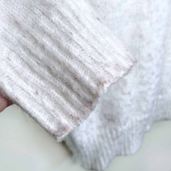 ⚡️SOLD⚡️   vintage crochet rose eyelash sweater - size small - Picture 4 of 9